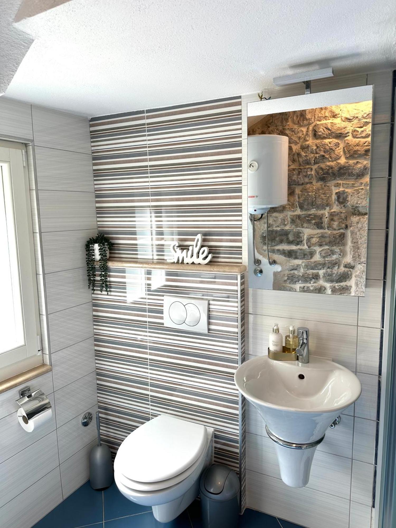 Diocletian Wine Studio Apartment II Split Bagian luar foto